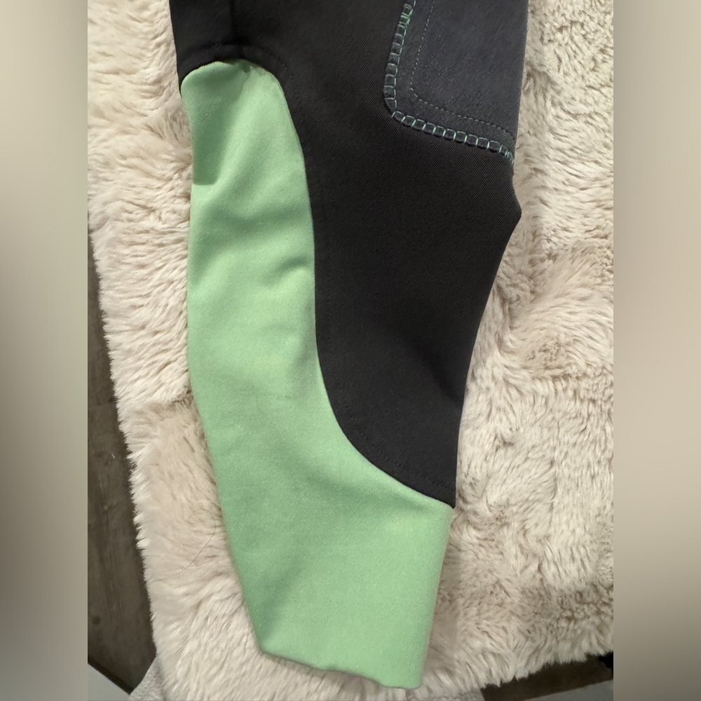 Dover Saddlery equestrian pants size 26. Minimal wear. - Picture 8 of 8